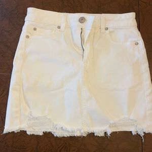 Brand new American Eagle Size 2 white mini-skirt